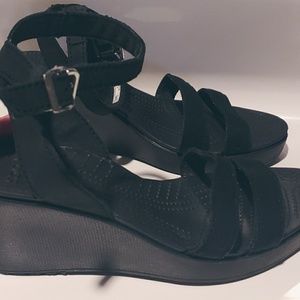 Crocs Leigh Black Size 9 Wedge Sandal